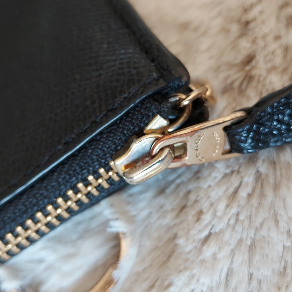 Coach leather ID/Card Keychain Holder - Picture 8 of 8